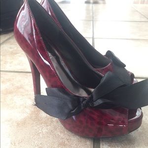 ‼️Never Worn ‼️ Peep-toe heels 👠